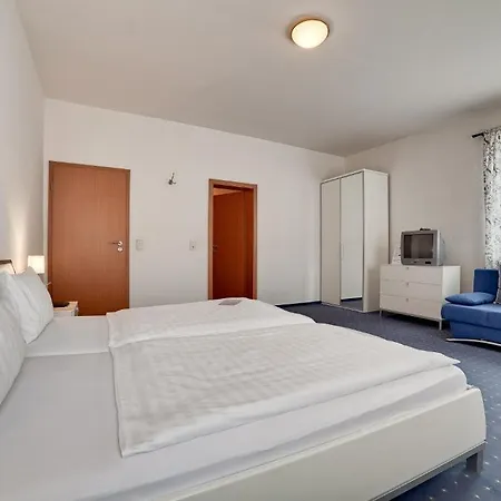 Hotel Zum Hirsch Hotel 3*